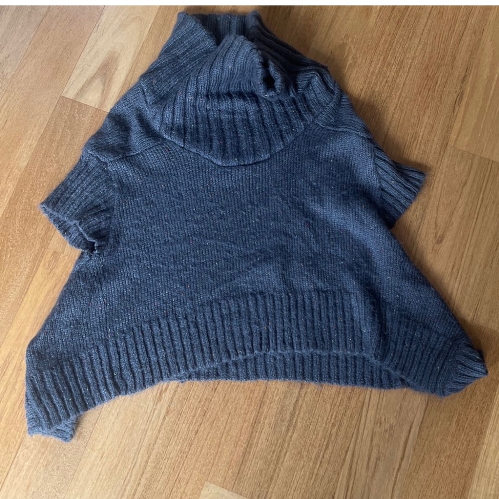 Cowl Neck Short Sleeve Cropped Grey Sweater Small MM Couture By miss Me